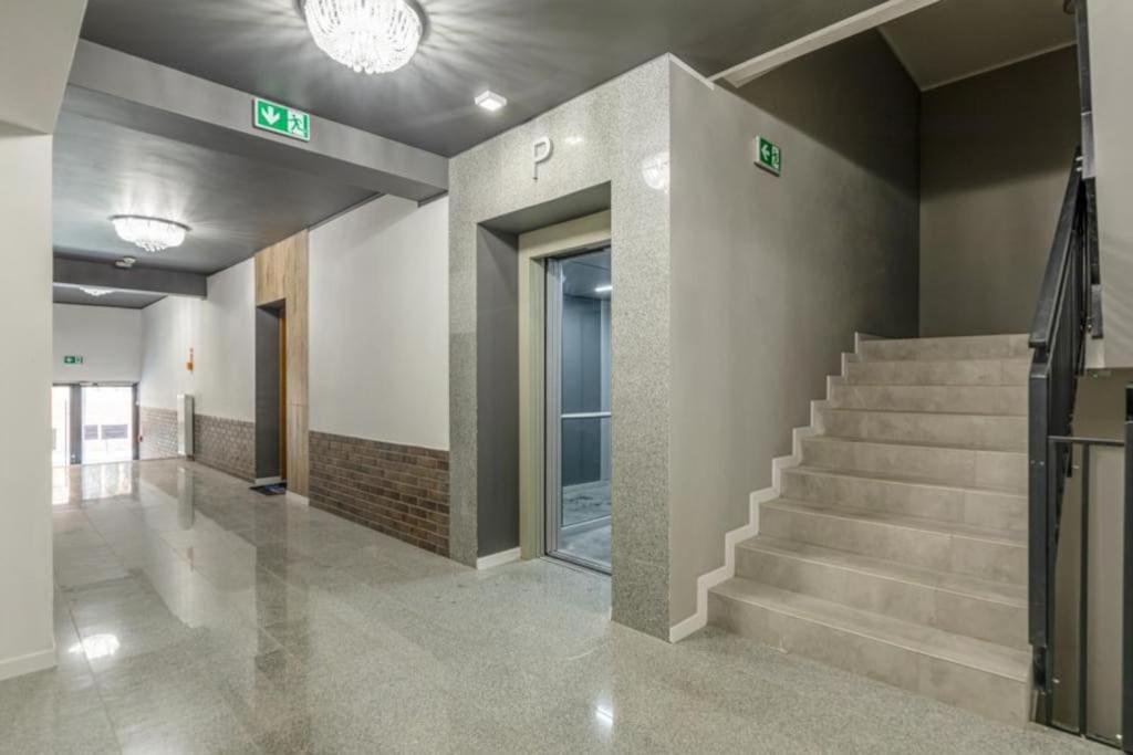 Modern Riverside Apartment With Free Parking Space Szczecin Ngoại thất bức ảnh