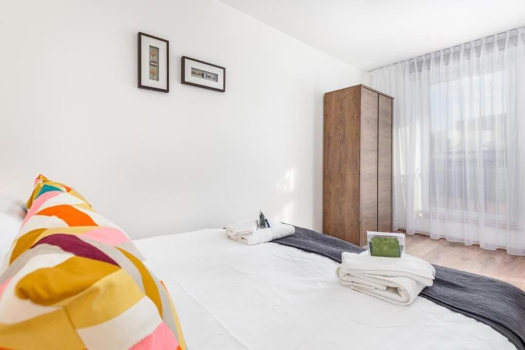 Modern Riverside Apartment With Free Parking Space Szczecin Ngoại thất bức ảnh